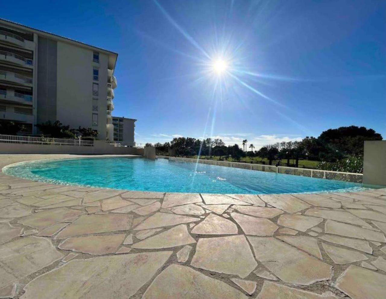 Il Gioiello : Apt 2 Pers, Clim, Piscine, Parking Antibes Buitenkant foto
